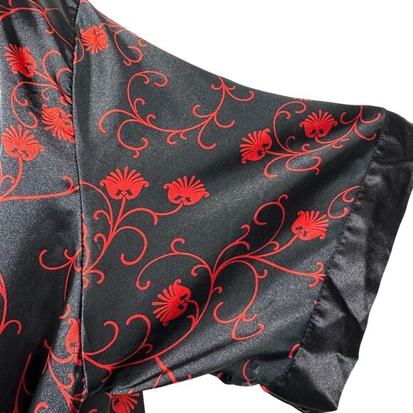 in n out black red short sleeve satin palm tree X robe - Picture 6 of 10